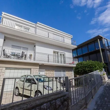 In 5542 Apartment