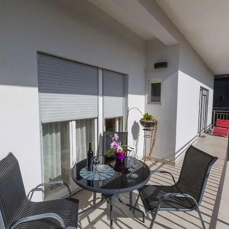 Apartment In 5542 Crikvenica
