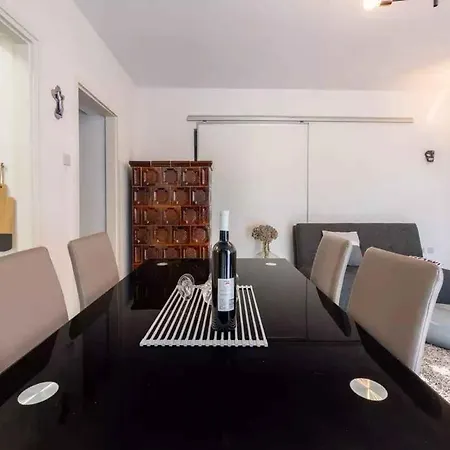 In 5542 Apartment