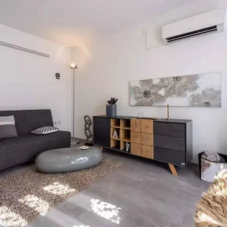 Apartment In 5542
