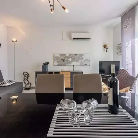 In 5542 Apartment